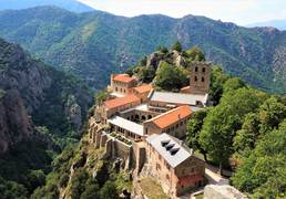 Mount Canigou Conflent Canigo Tourisme Le Canigou Studio location saisonnierejoli studio de 25 m2 dans la commune de vernet les bains, station thermale, au pied du canigou. mount canigou conflent canigo
