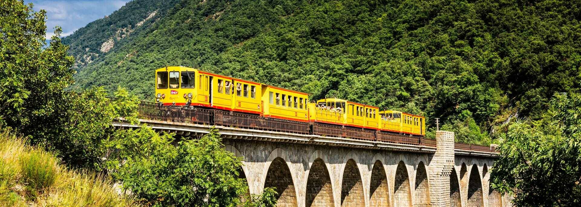 Yellow train pont séjourné